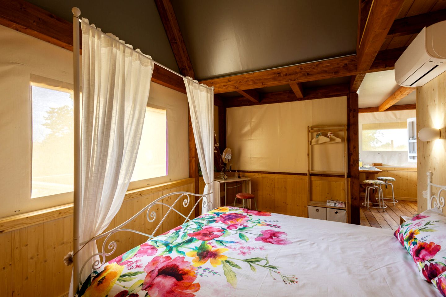 Luxurious Eco-Friendly Glamping Experience with Jacuzzi and Pool in Saturnia, Tuscany