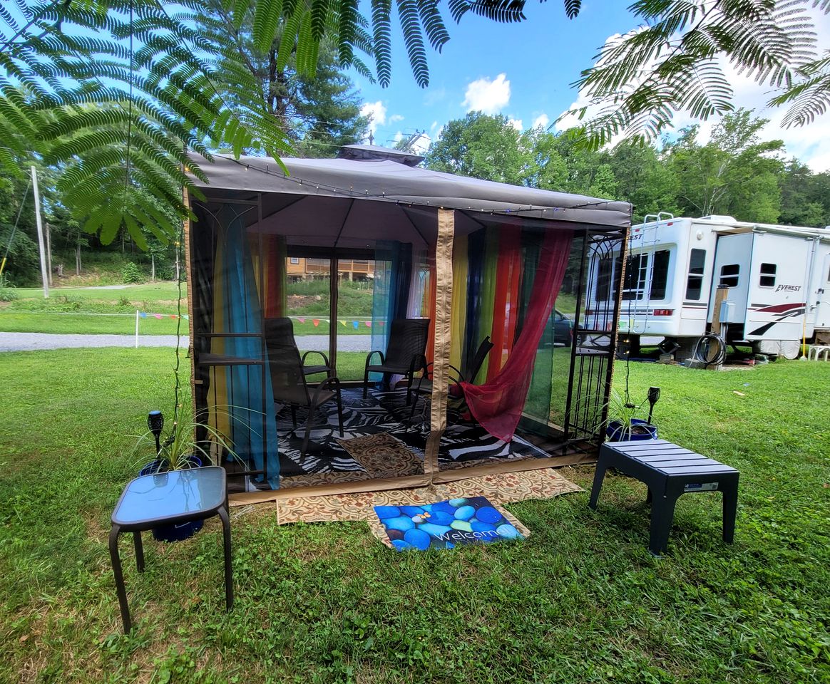 Stunning Caravan with Fire Pit in Del Rio, Tennessee