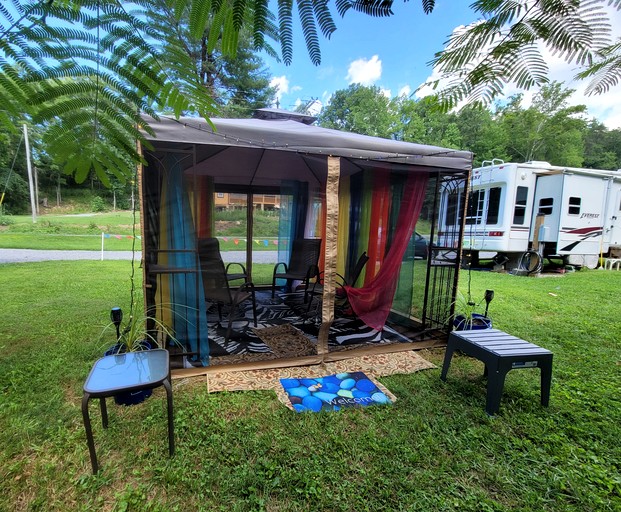 Caravans (United States of America, Del Rio, Tennessee)