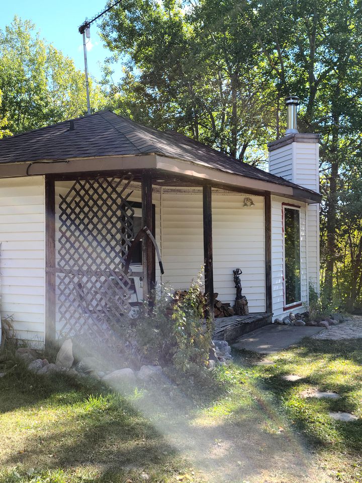 Rustic Countryside Cabin with Amazing Views in Parkland County, Alberta