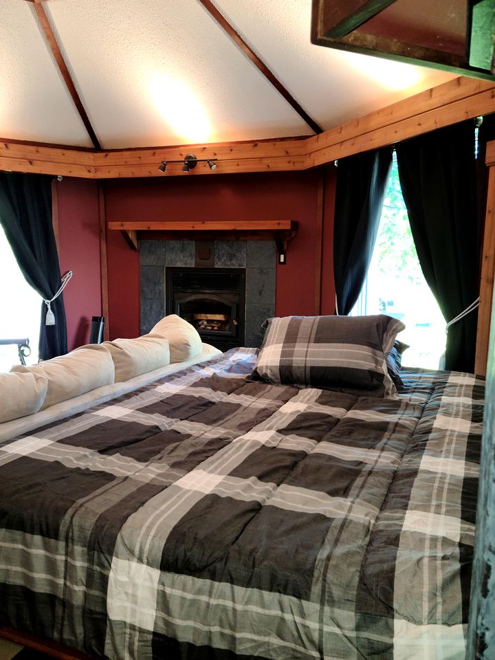 Rustic Countryside Cabin with Amazing Views in Parkland County, Alberta