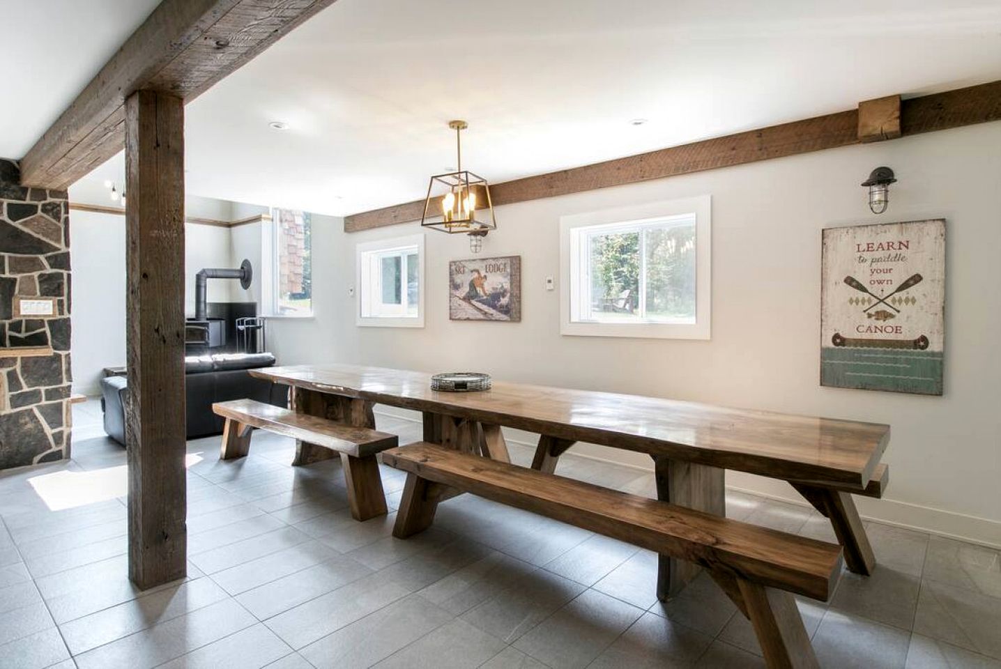 Spacious Lakefront Cottage Ideal for Big Groups in Morin-Heights, Quebec