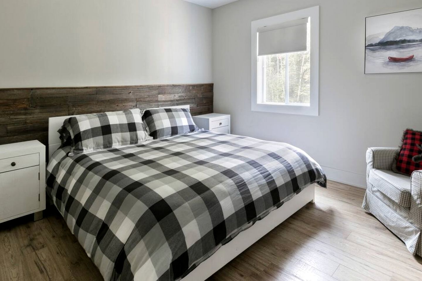 Spacious Lakefront Cottage Ideal for Big Groups in Morin-Heights, Quebec