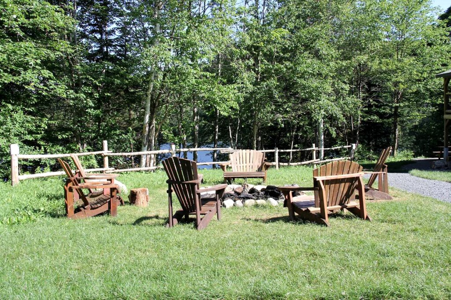 Spacious Lakefront Cottage Ideal for Big Groups in Morin-Heights, Quebec