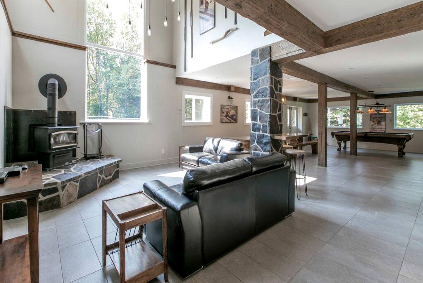 Spacious Lakefront Cottage Ideal for Big Groups in Morin-Heights, Quebec