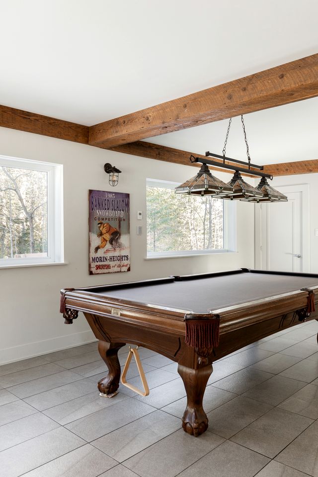 Spacious Lakefront Cottage Ideal for Big Groups in Morin-Heights, Quebec