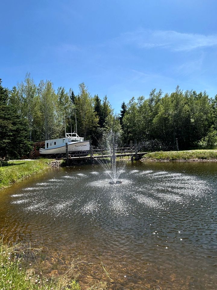 Peaceful Boat Retreat with Luxury Interior with Hot Tub in Cocagne, New Brunswick
