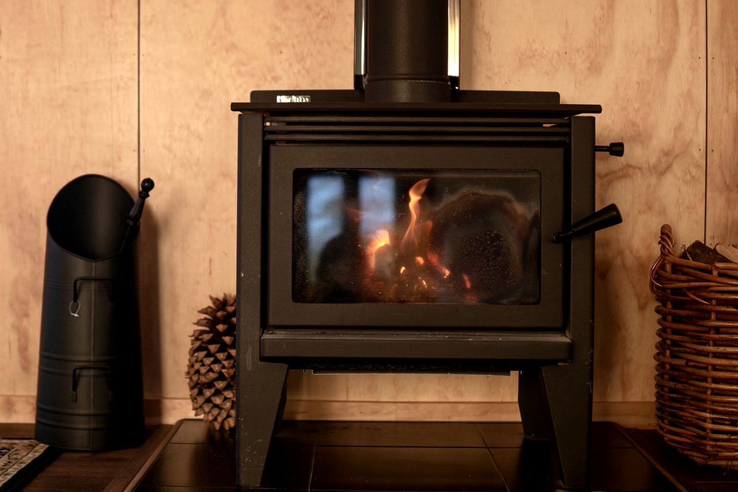 Beautiful Eco-Retreat with Hot-Tub and Breathtaking Countryside Views Geraldine Downs, Canterbury