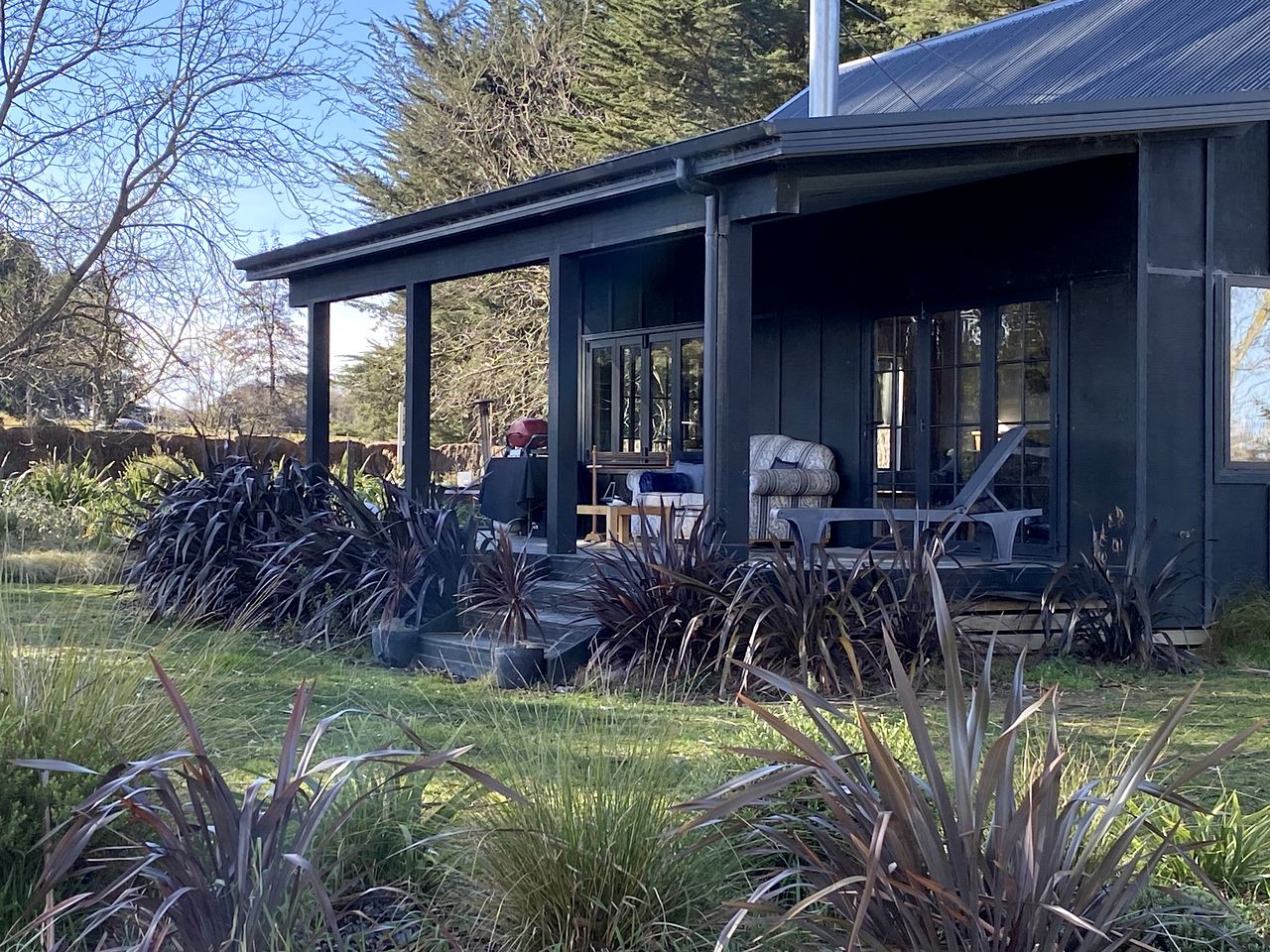 Beautiful Eco-Retreat with Hot-Tub and Breathtaking Countryside Views Geraldine Downs, Canterbury