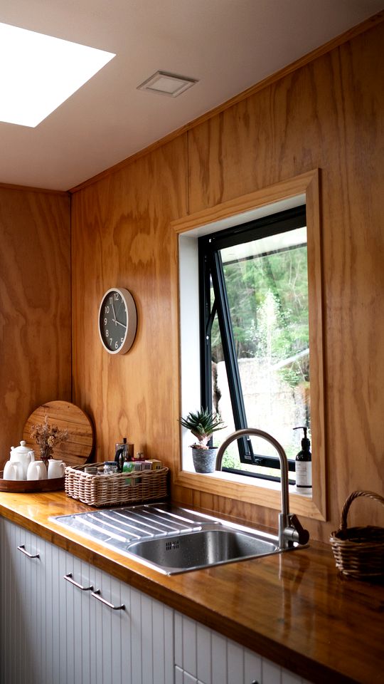 Beautiful Eco-Retreat with Hot-Tub and Breathtaking Countryside Views Geraldine Downs, Canterbury