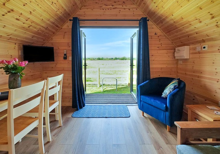 Cabins (United Kingdom, Laughton, East Sussex)