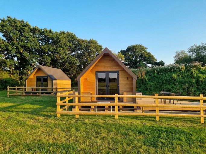 Luxurious Studio Cabin for a Peaceful Countryside Escape in Rural Sussex, England