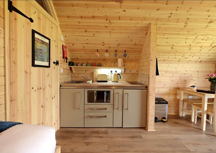 Cabins (United Kingdom, Laughton, East Sussex)