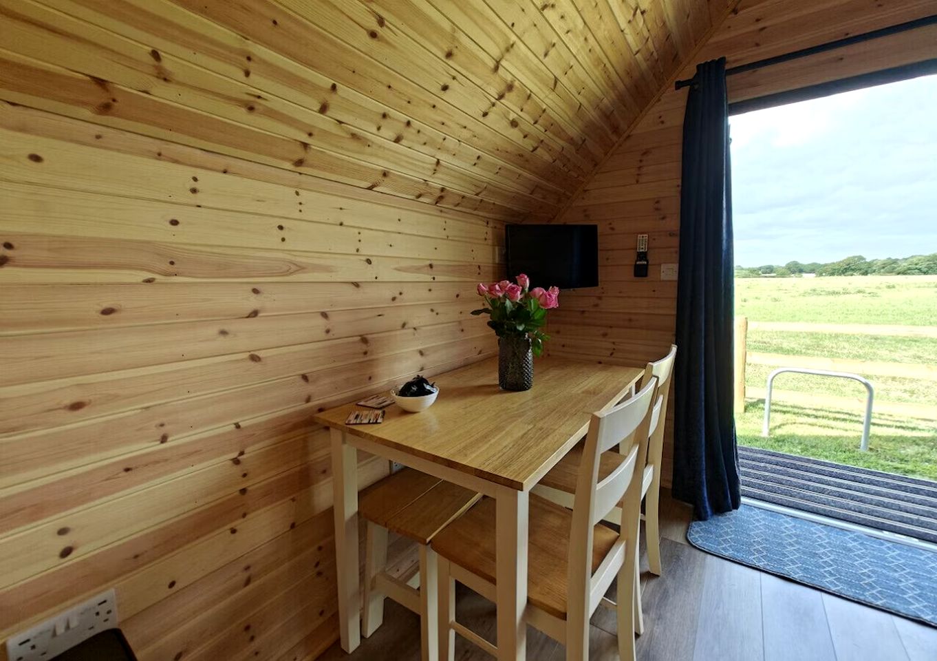 Luxurious Studio Cabin for a Peaceful Countryside Escape in Rural Sussex, England