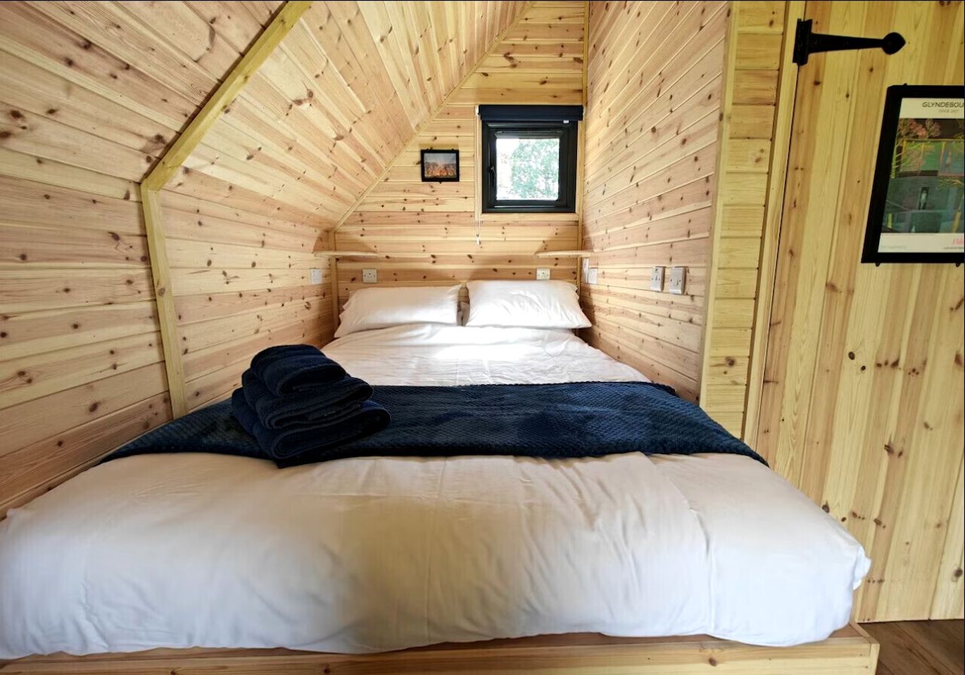 Luxurious Studio Cabin for a Peaceful Countryside Escape in Rural Sussex, England