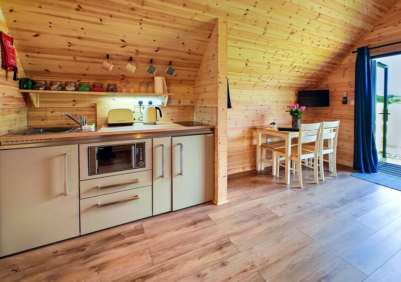 Luxurious Studio Cabin for a Peaceful Countryside Escape in Rural Sussex, England