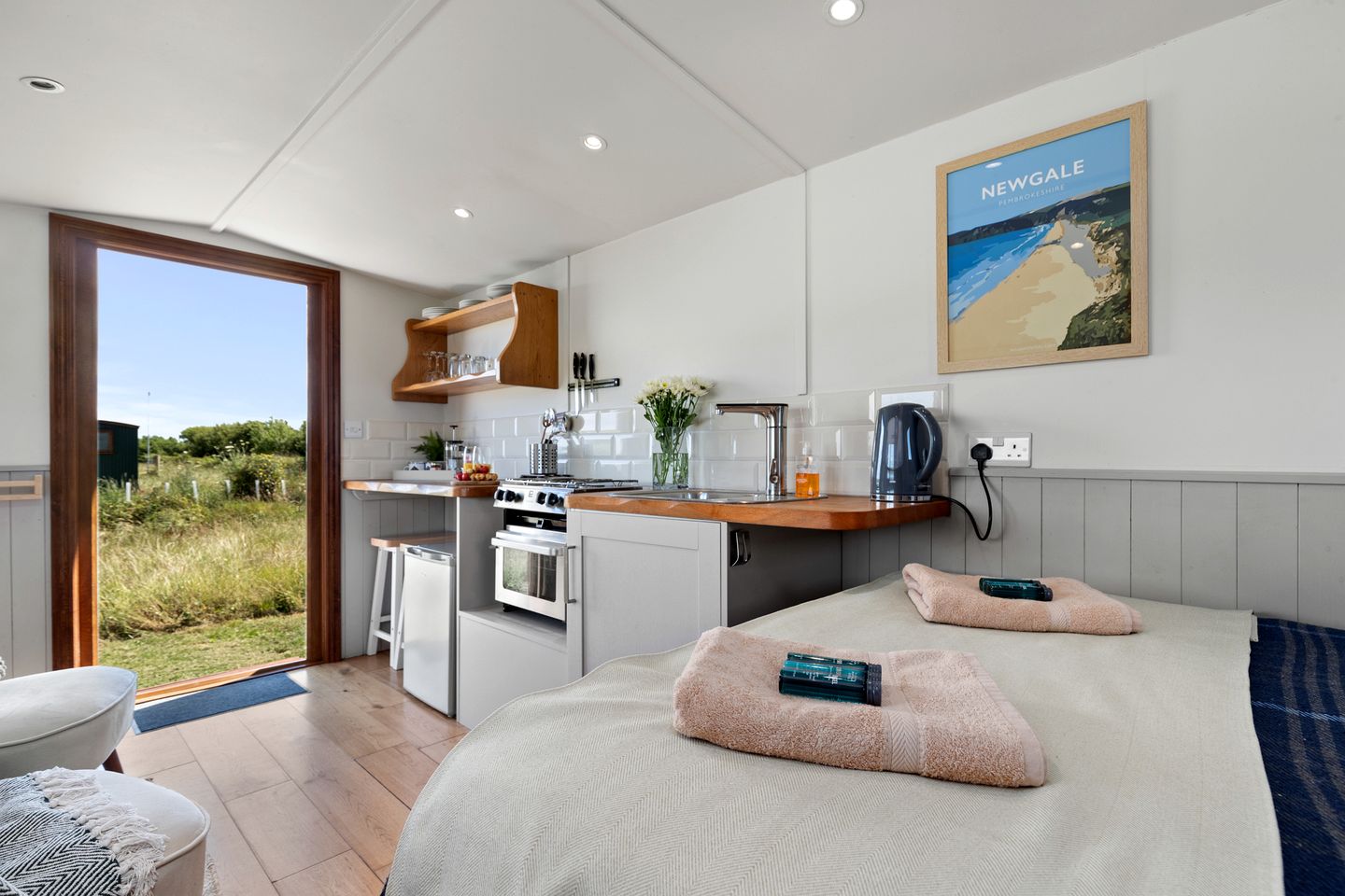 Chic Pet-Friendly Hut with Hot-Tub in Haverfordwest, Wales
