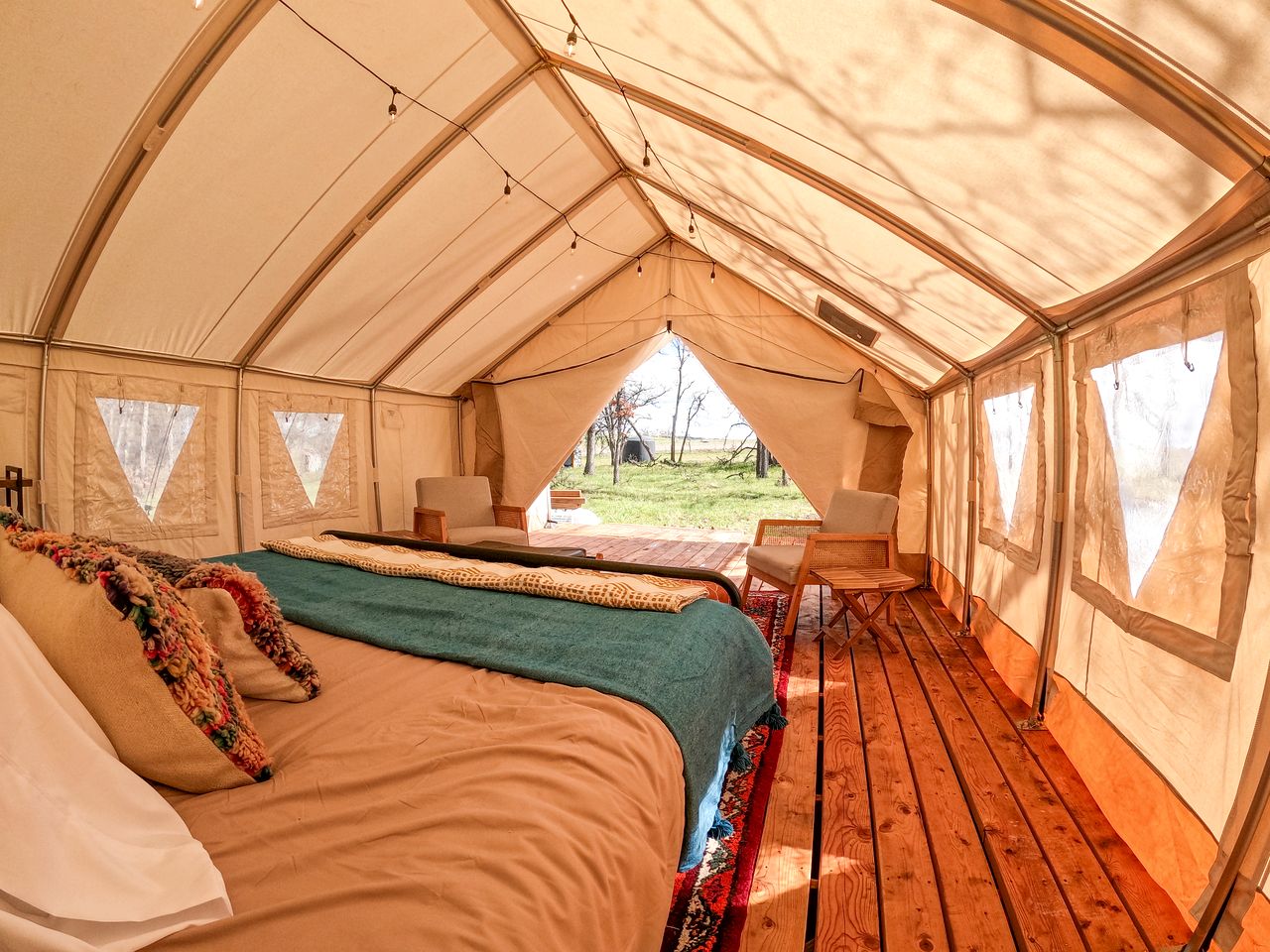 Spacious Tented Cabins Perfect for Couples in Dufur, Oregon