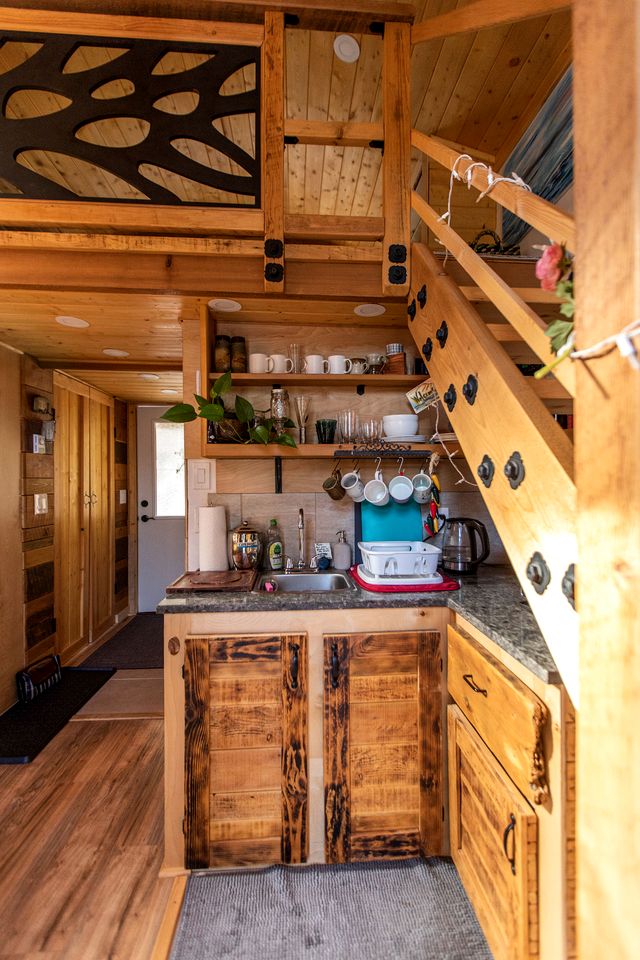 Cozy Tiny House Perfect to Disconnect in Madeira Park, British Columbia