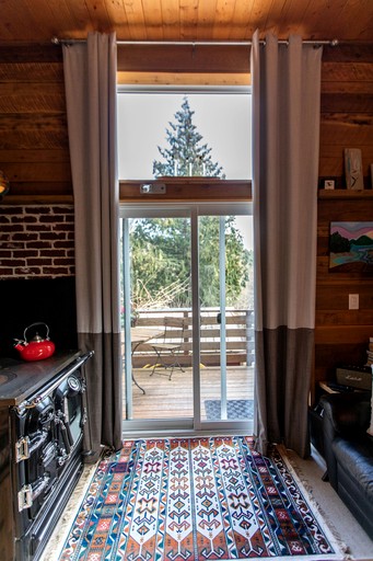 Cozy Tiny House Perfect to Disconnect in Madeira Park, British Columbia