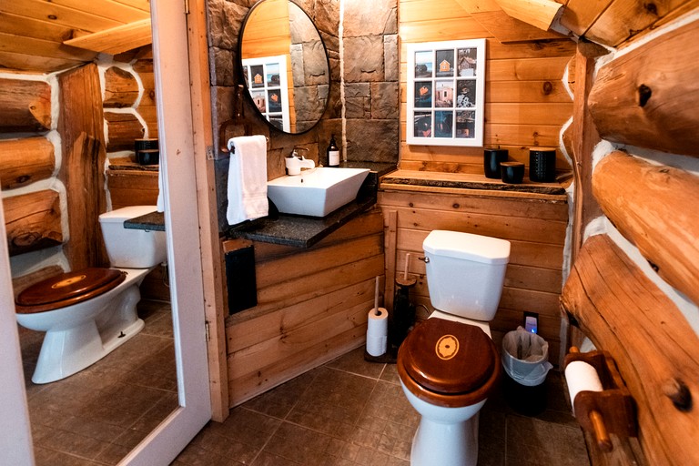 Cabins (Canada, Gooderham, Ontario)