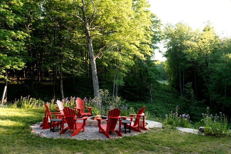 Cabins (Canada, Gooderham, Ontario)