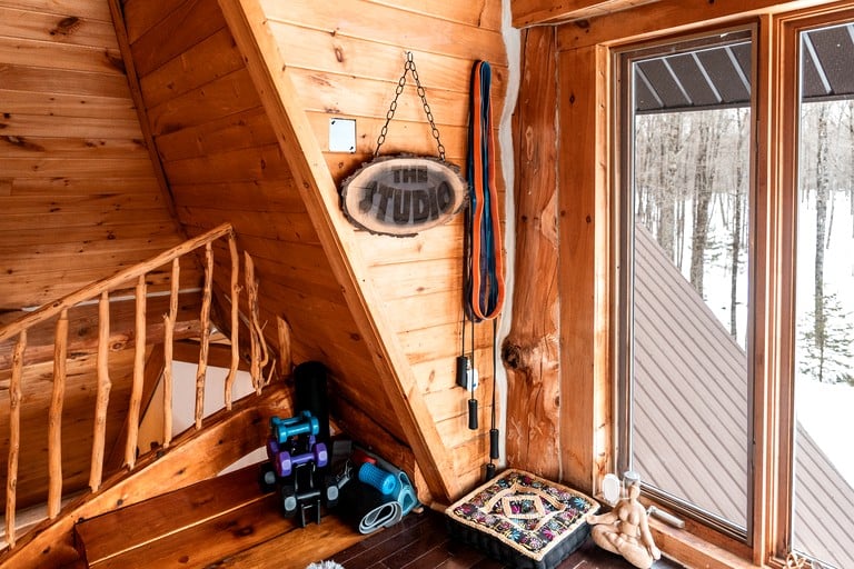 Cabins (Canada, Gooderham, Ontario)