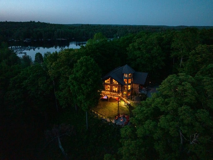 Cabins (Canada, Gooderham, Ontario)
