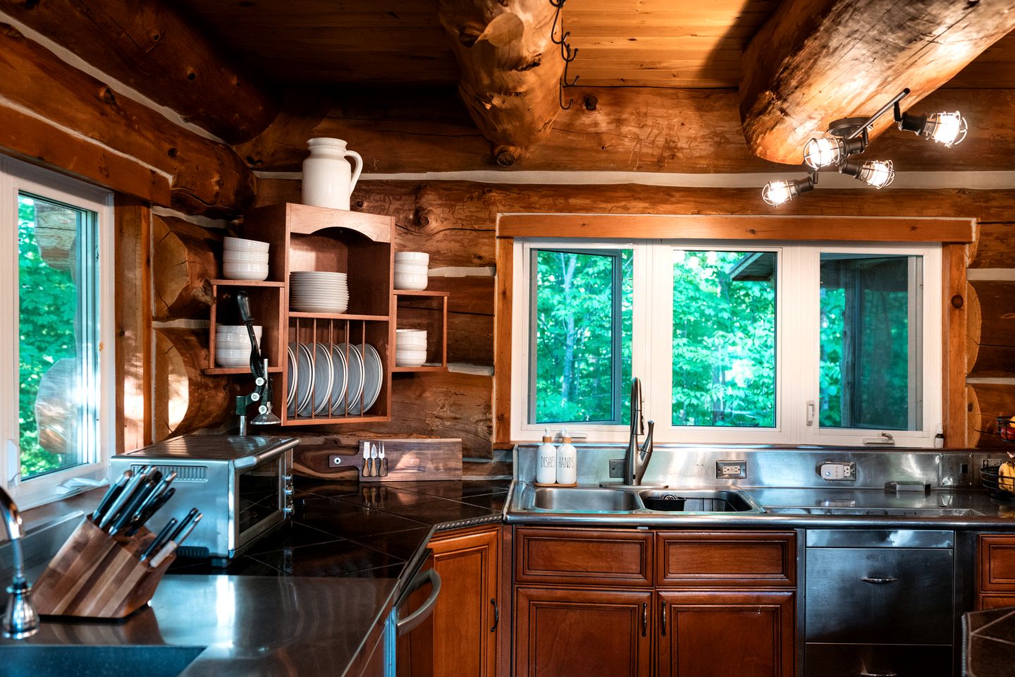 Spectacular Cabin Amazing for a Luxury Vacation in Gooderham, Ontario