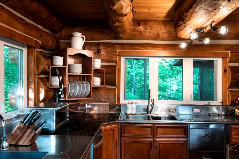 Cabins (Canada, Gooderham, Ontario)