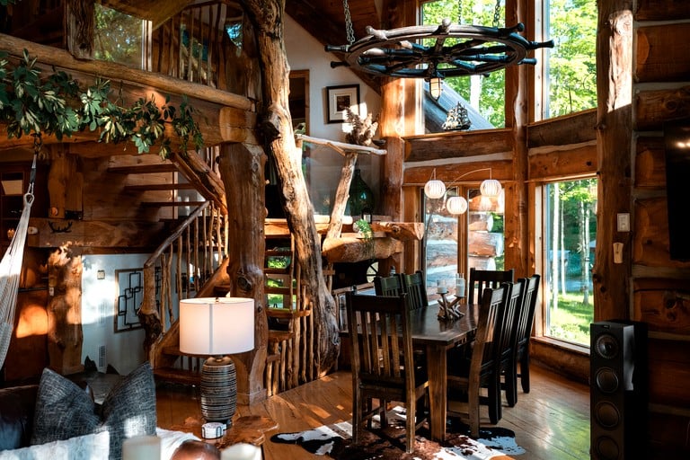 Cabins (Canada, Gooderham, Ontario)