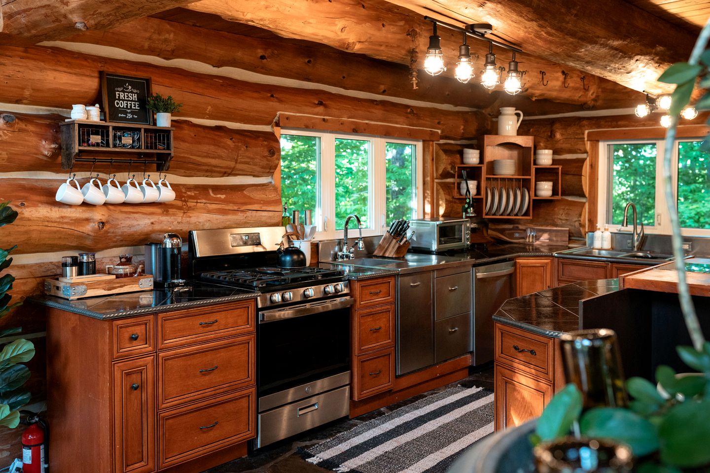 Spectacular Cabin Amazing for a Luxury Vacation in Gooderham, Ontario