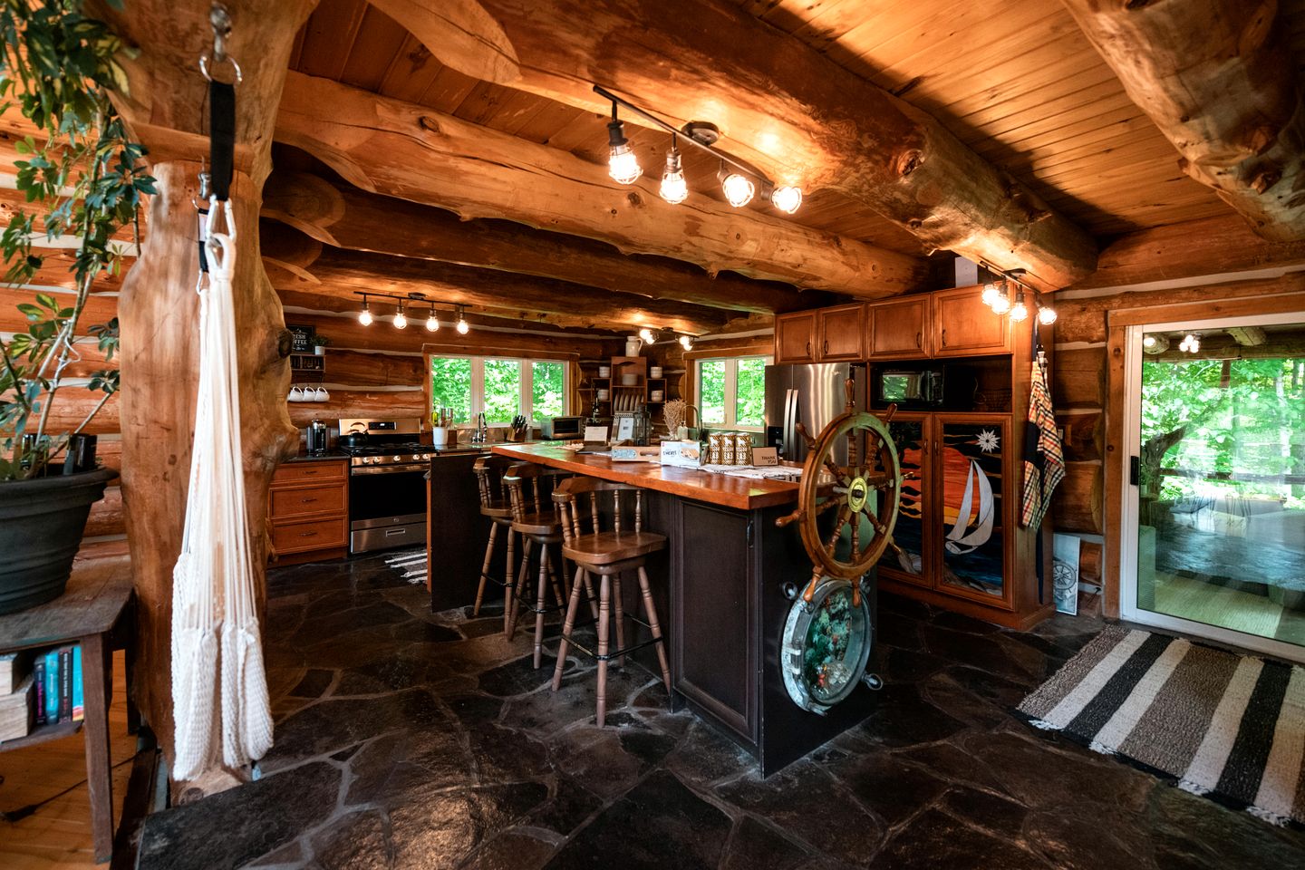 Spectacular Cabin Amazing for a Luxury Vacation in Gooderham, Ontario
