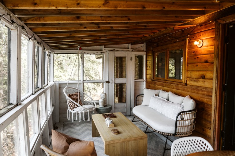 Cabins (Canada, Gooderham, Ontario)