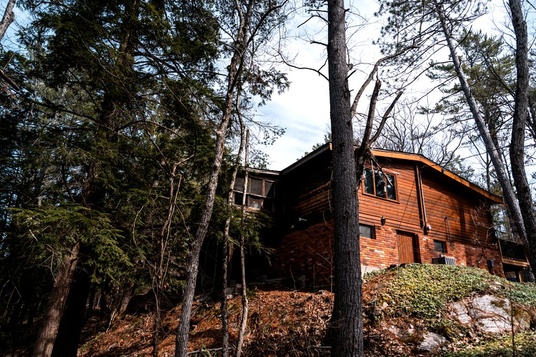 Cabins (Canada, Gooderham, Ontario)