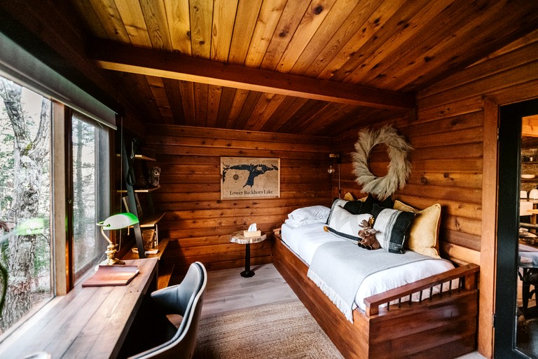 Cabins (Canada, Gooderham, Ontario)