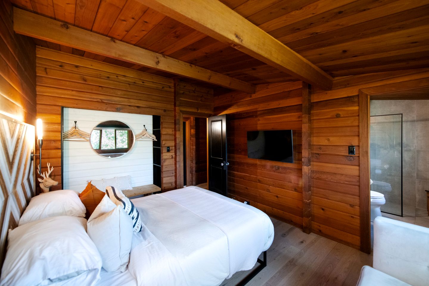 Pet-Friendly Cabin Fully Renovated in Gooderham, Ontario