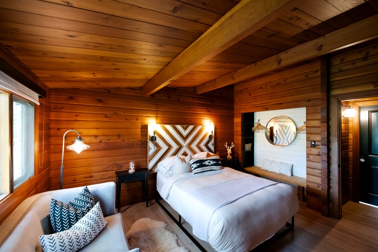 Cabins (Canada, Gooderham, Ontario)