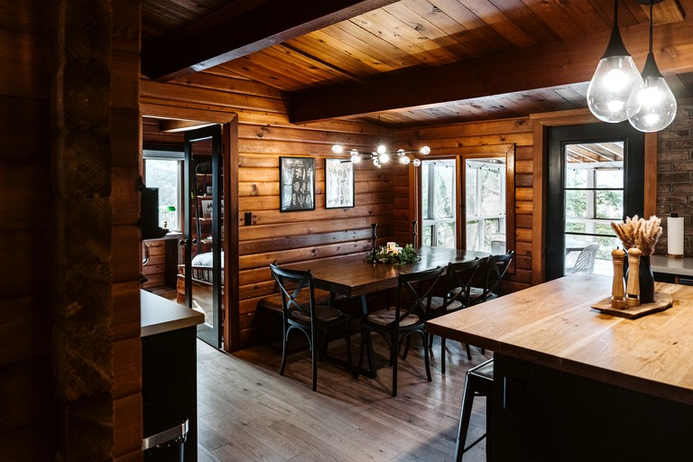 Cabins (Canada, Gooderham, Ontario)