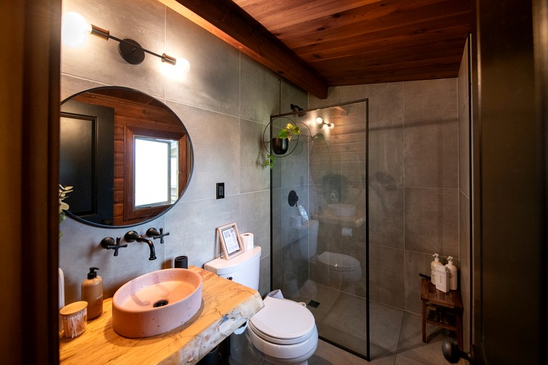 Cabins (Canada, Gooderham, Ontario)