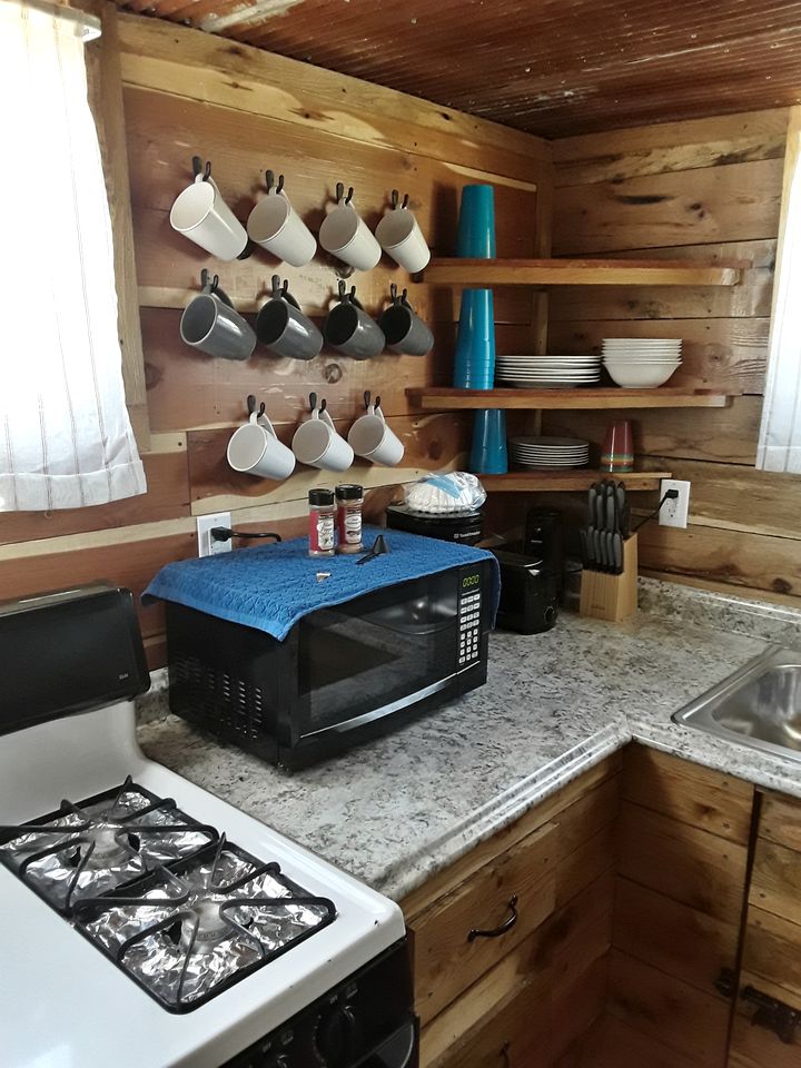 Lofted Cabin with Hot-Tub and Countryside Views in Marshall, Arkansas