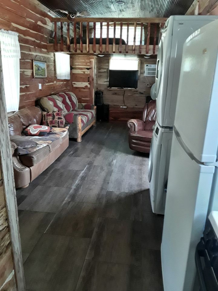 Lofted Cabin with Hot-Tub and Countryside Views in Marshall, Arkansas