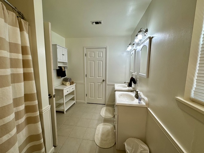 Cabins (United States of America, La Grange, Texas)