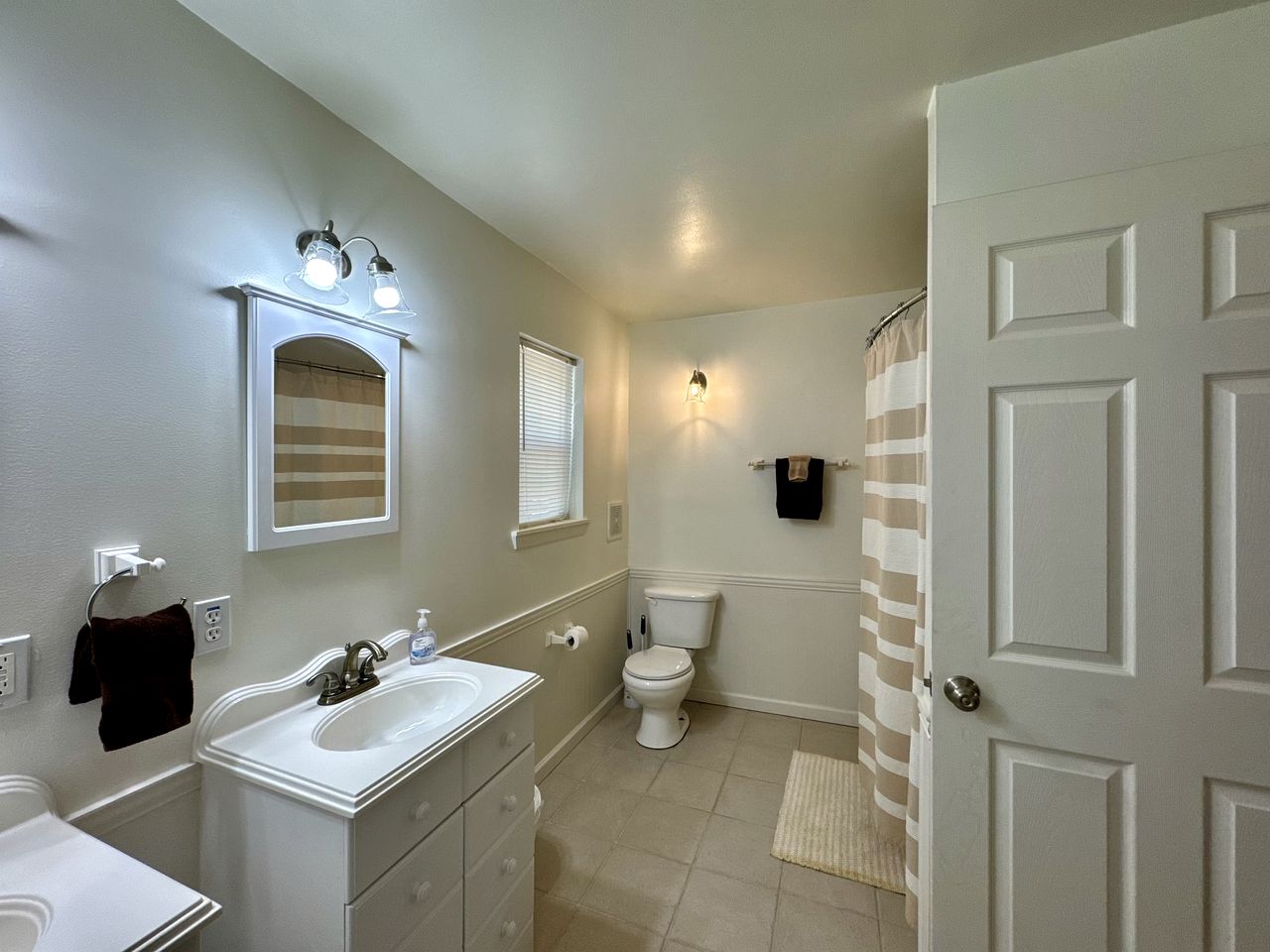 Group Cabin with Kayaks and Foosball Table in La Grange, Texas