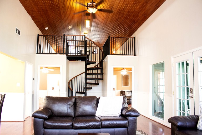 Group Cabin with Kayaks and Foosball Table in La Grange, Texas