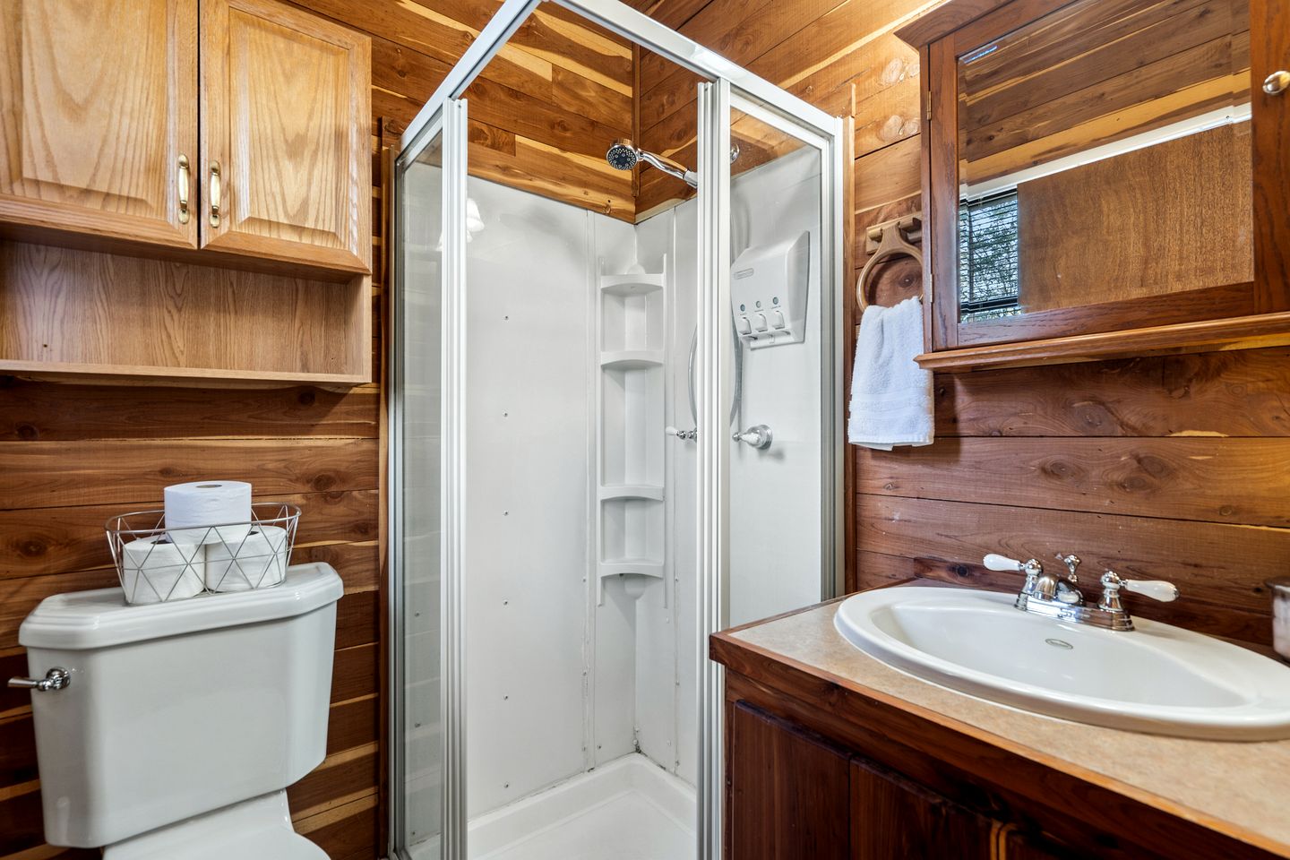 Tranquil Peaceful Cabin with Stunning Lake Views in La Grange, Texas