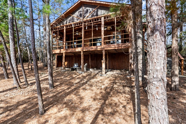 Tranquil Peaceful Cabin with Stunning Lake Views in La Grange, Texas