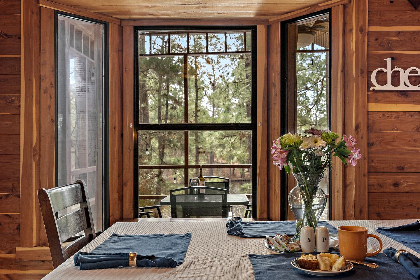 Tranquil Peaceful Cabin with Stunning Lake Views in La Grange, Texas