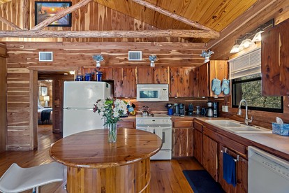 Tranquil Peaceful Cabin with Stunning Lake Views in La Grange, Texas photo 3