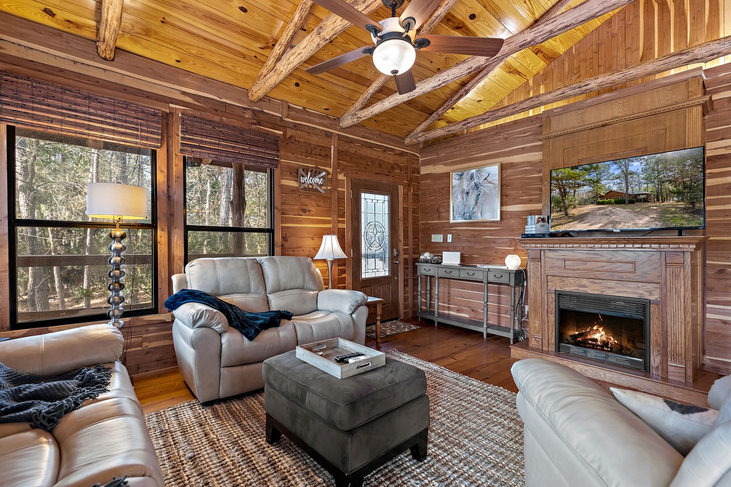 Tranquil Peaceful Cabin with Stunning Lake Views in La Grange, Texas